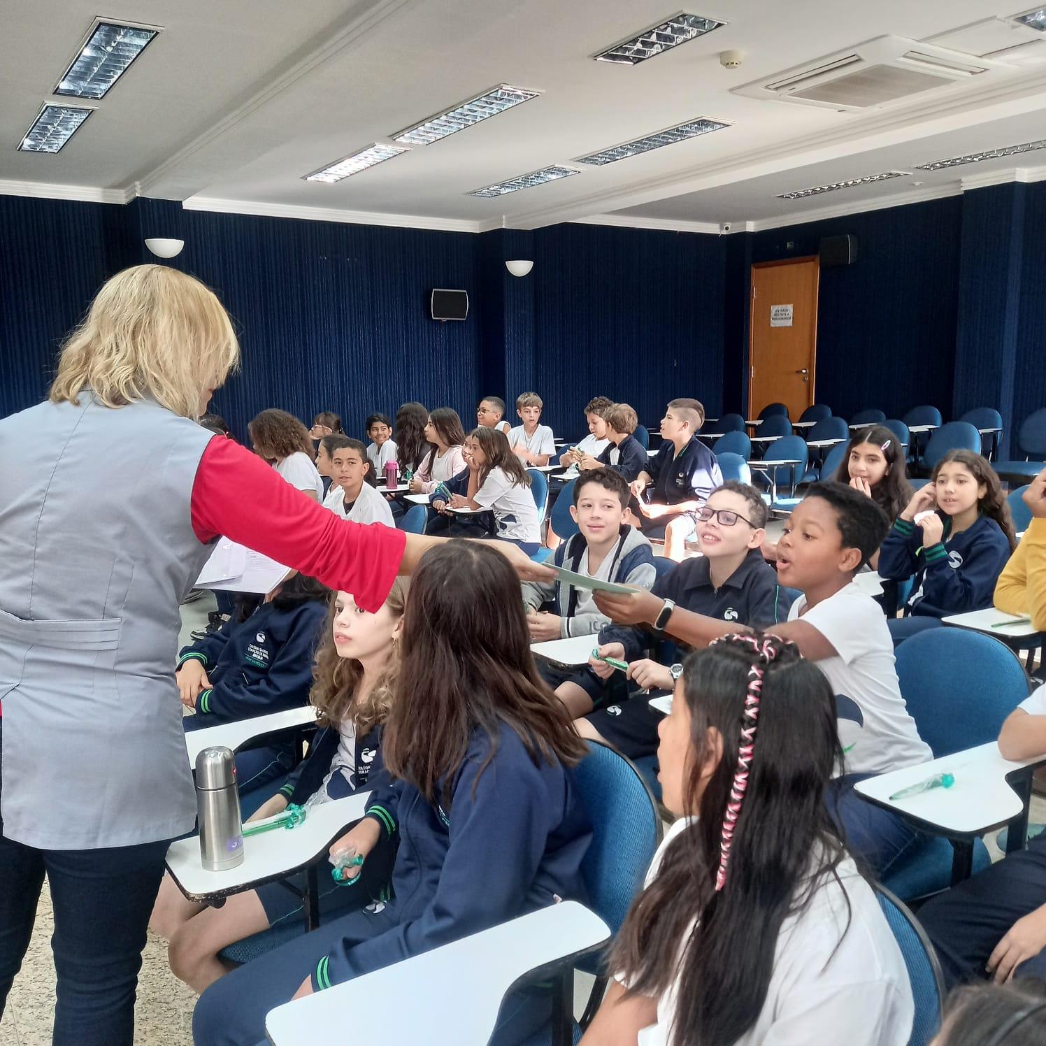 Cerimônia da caneta marca novo ciclo escolar de turmas do 5º ano