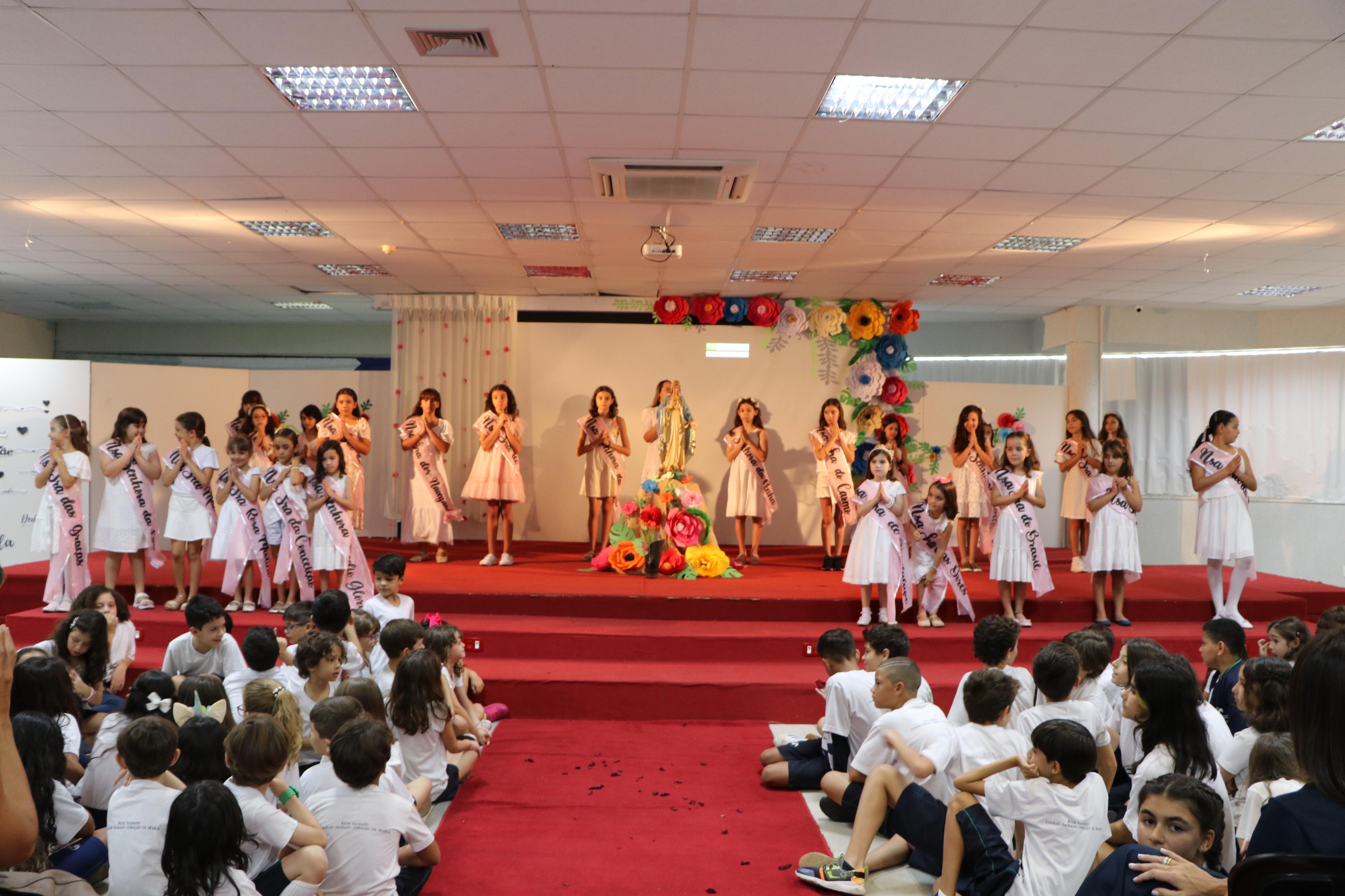 EFAI celebra Coroação de Nossa Senhora