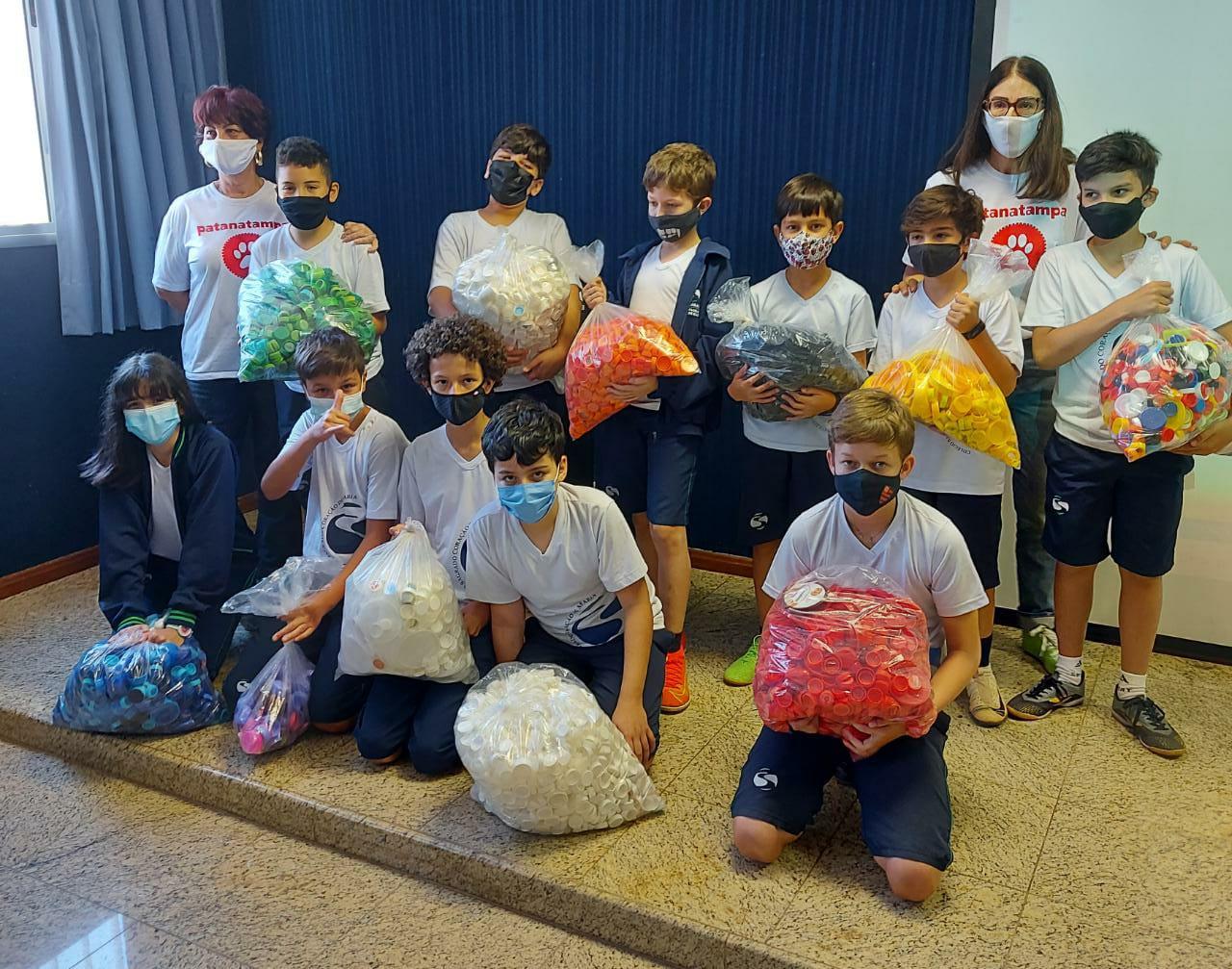 Projeto Patanatampa: tampinhas a serviço da solidariedade